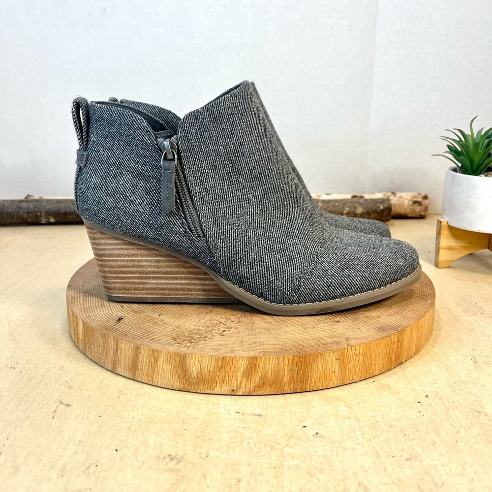 NWT TOMS | Goldie Wedge Boot Dark Grey Shimmer Twill Size 9.5